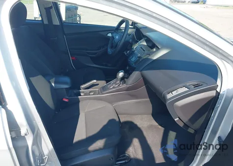 2015 Ford Focus Se z USA, uszkodzony, nr VIN 1FADP3F25FL228306